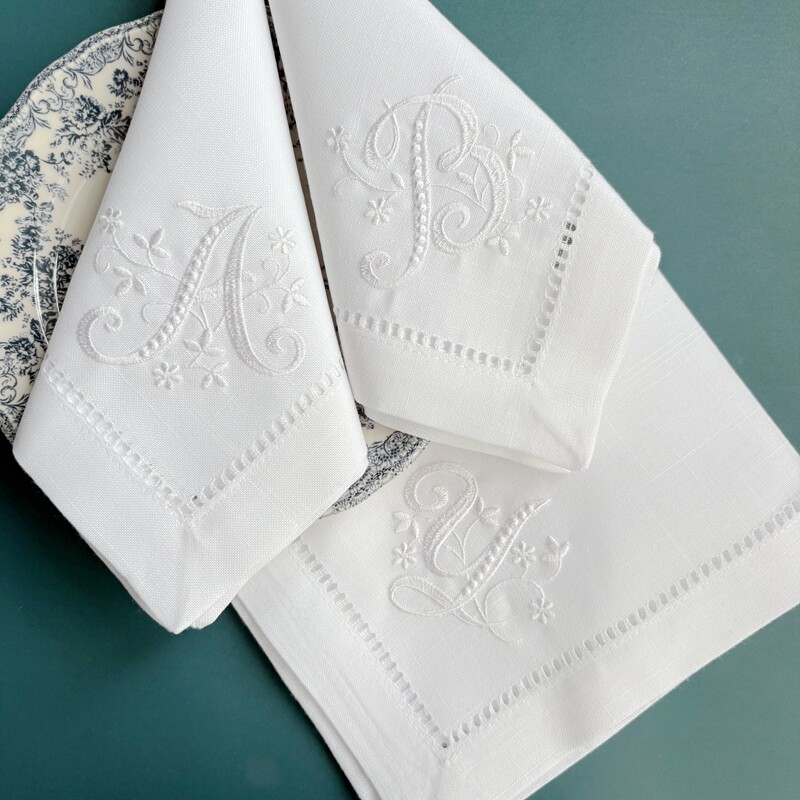 Салфетки с монограммой, вышиты – обзор и цена Monogrammed Handkerchief